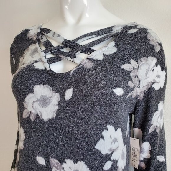 NEW Plus Size Gray Floral Sweater Dress - Picture 4 of 8